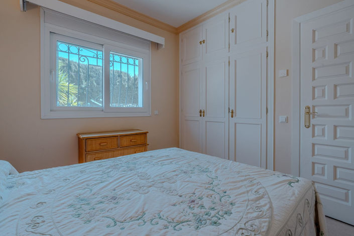 Image No.48-5 Bed Property for sale