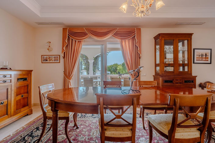 Image No.6-5 Bed Property for sale