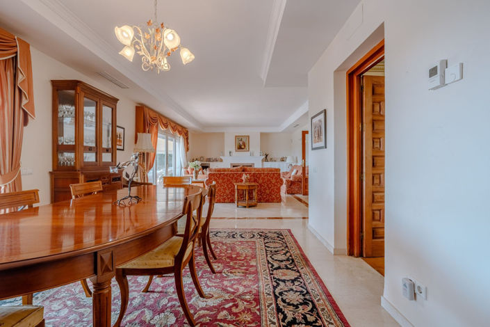 Image No.7-5 Bed Property for sale