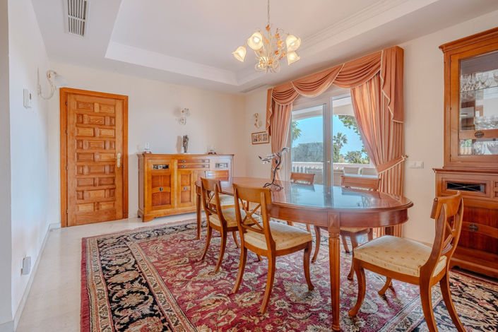 Image No.8-5 Bed Property for sale