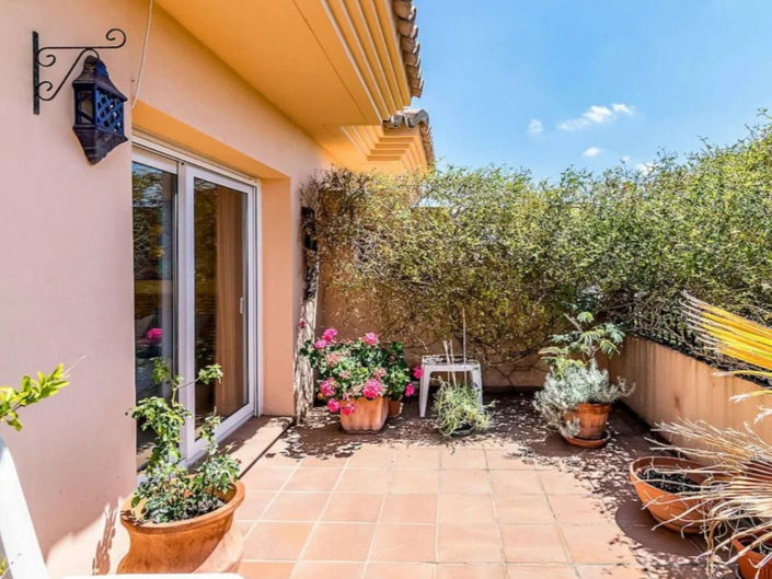 Image No.12-4 Bed Property for sale