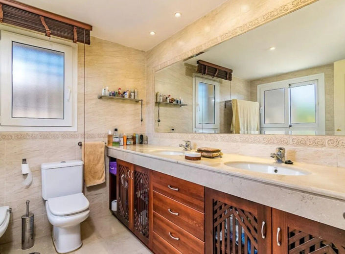 Image No.14-4 Bed Property for sale