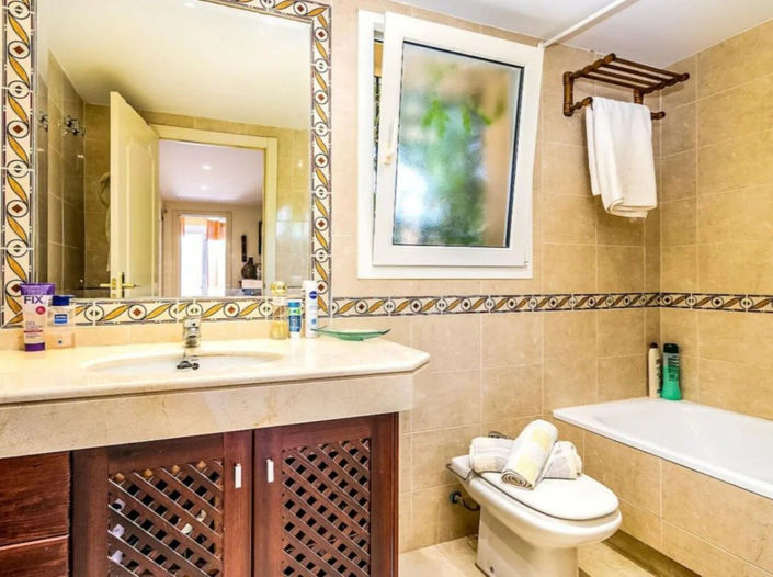 Image No.15-4 Bed Property for sale