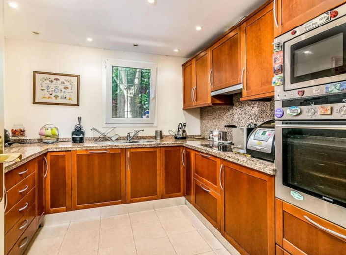 Image No.16-4 Bed Property for sale