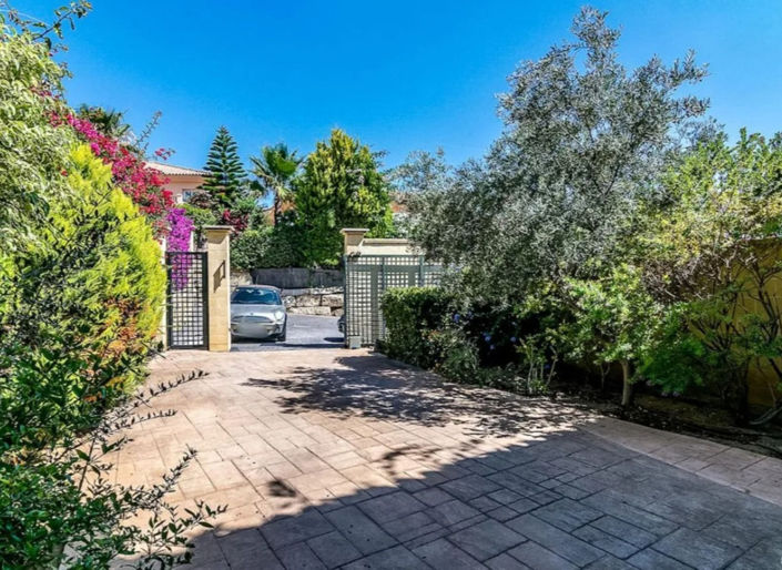 Image No.18-4 Bed Property for sale