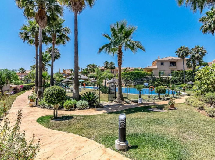 Image No.19-4 Bed Property for sale