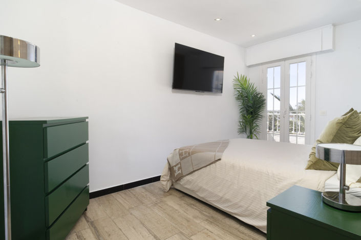 Image No.27-2 Bed Property for sale