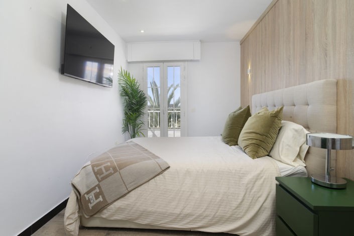 Image No.28-2 Bed Property for sale