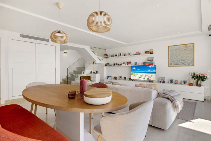 Image No.10-3 Bed Property for sale