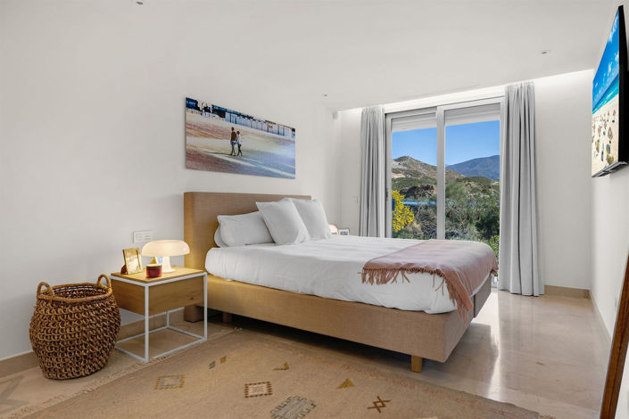 Image No.21-3 Bed Property for sale