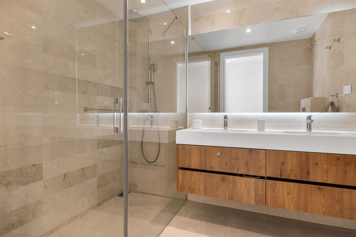 Image No.25-3 Bed Property for sale