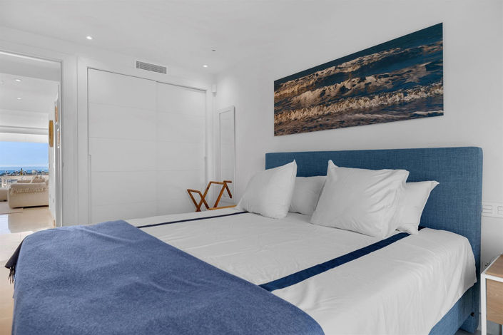 Image No.27-3 Bed Property for sale