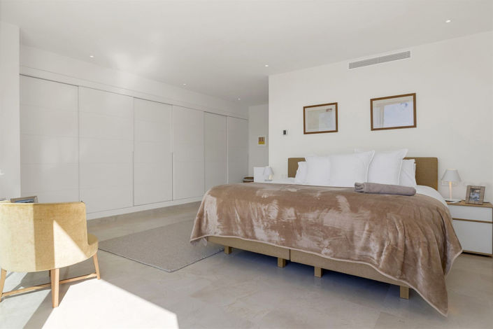 Image No.29-3 Bed Property for sale