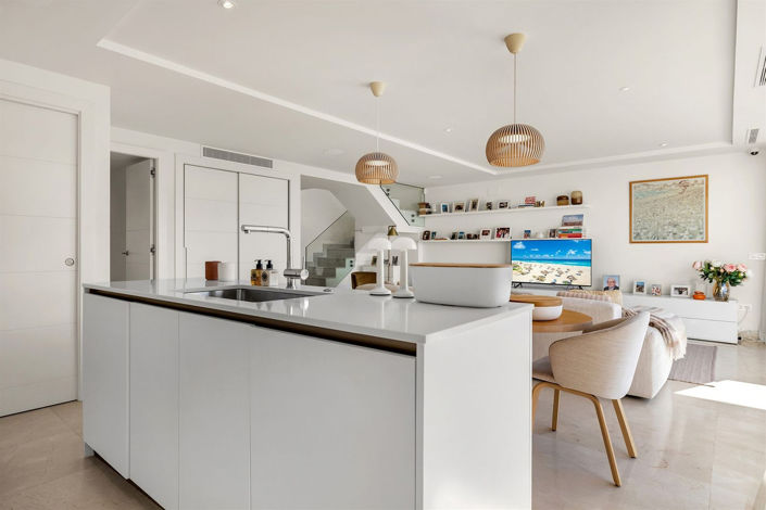 Image No.9-3 Bed Property for sale