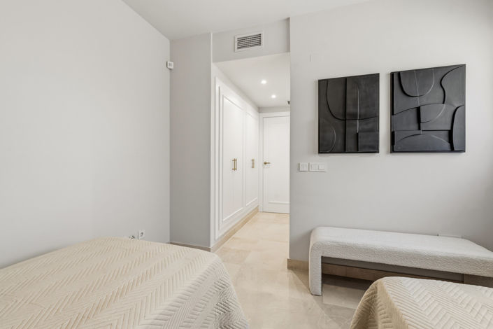 Image No.29-3 Bed Property for sale