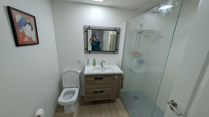 Image No.16-2 Bed Property for sale