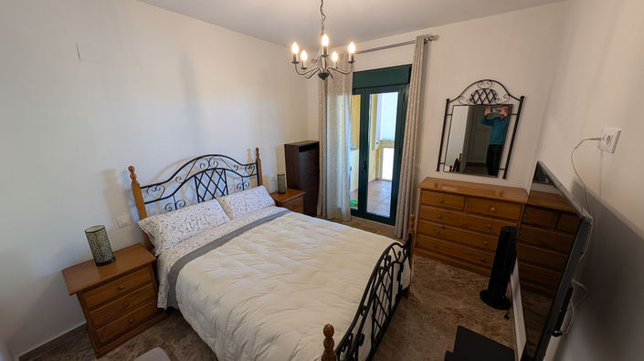 Image No.20-2 Bed Property for sale