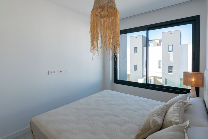 Image No.35-4 Bed Property for sale