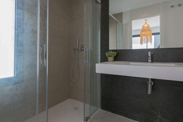 Image No.37-4 Bed Property for sale