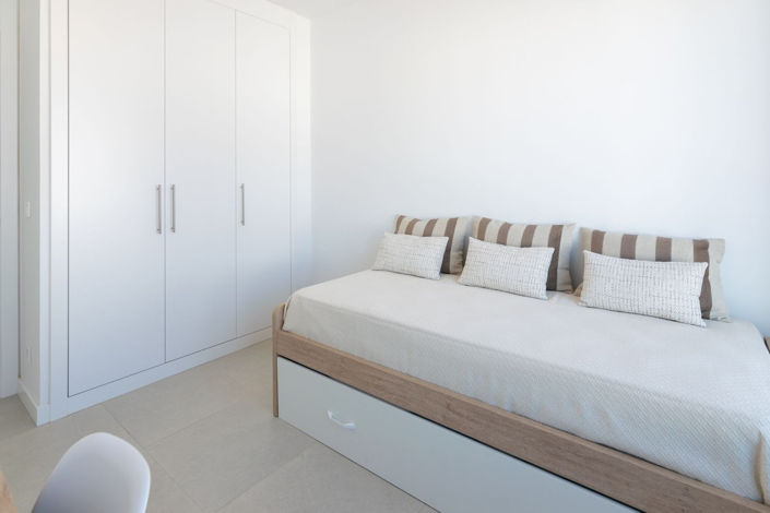 Image No.40-4 Bed Property for sale