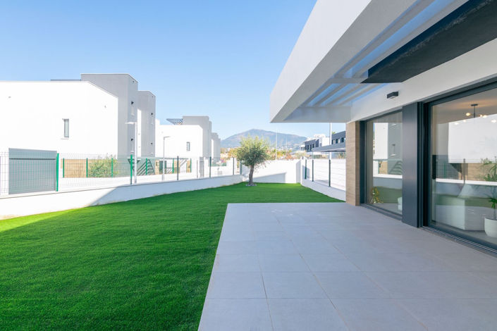 Image No.5-4 Bed Property for sale