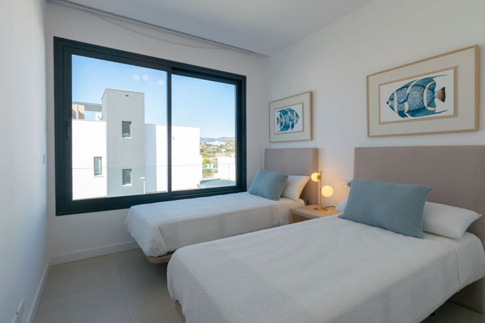 Image No.8-4 Bed Property for sale