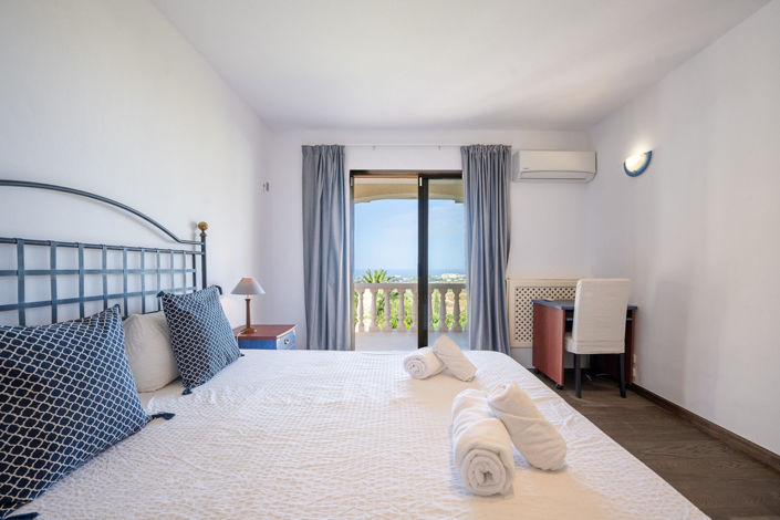 Image No.19-5 Bed Property for sale