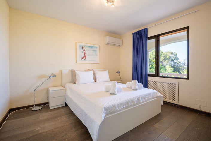 Image No.20-5 Bed Property for sale