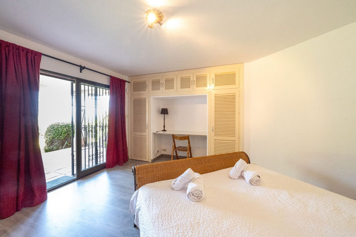 Image No.22-5 Bed Property for sale