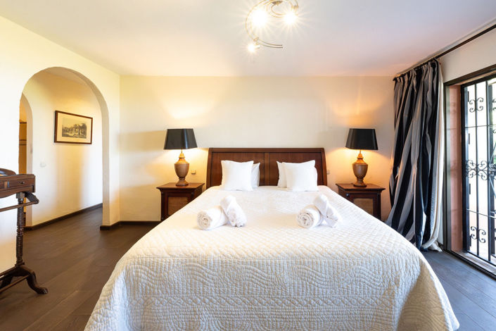 Image No.23-5 Bed Property for sale