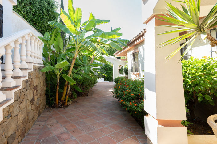 Image No.26-5 Bed Property for sale