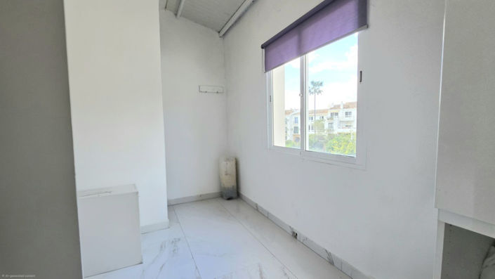 Image No.11-8 Bed Property for sale