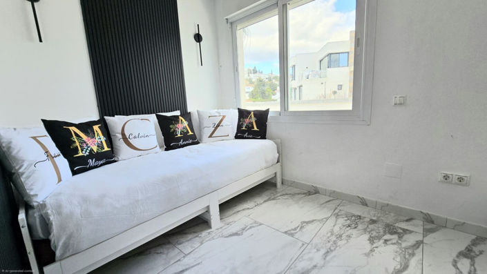 Image No.12-8 Bed Property for sale