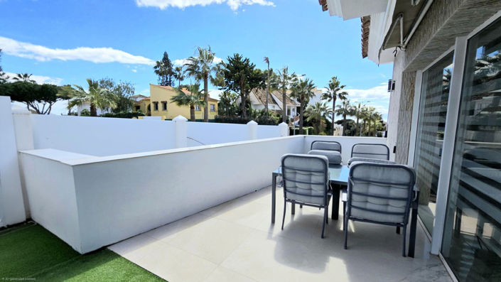 Image No.14-8 Bed Property for sale