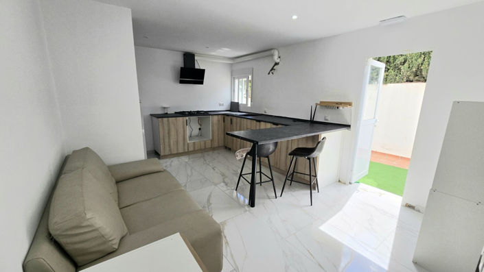 Image No.18-8 Bed Property for sale