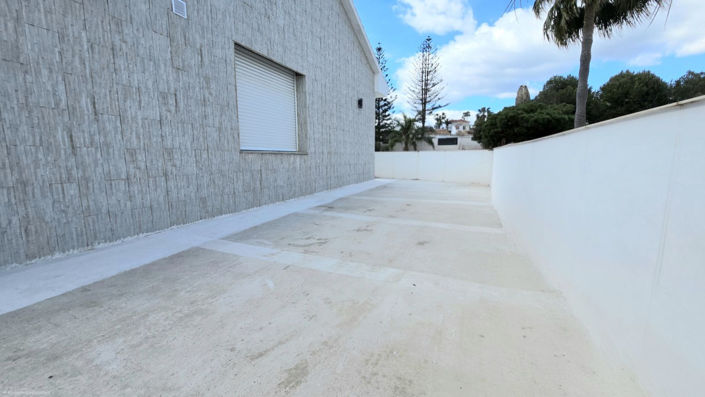 Image No.19-8 Bed Property for sale