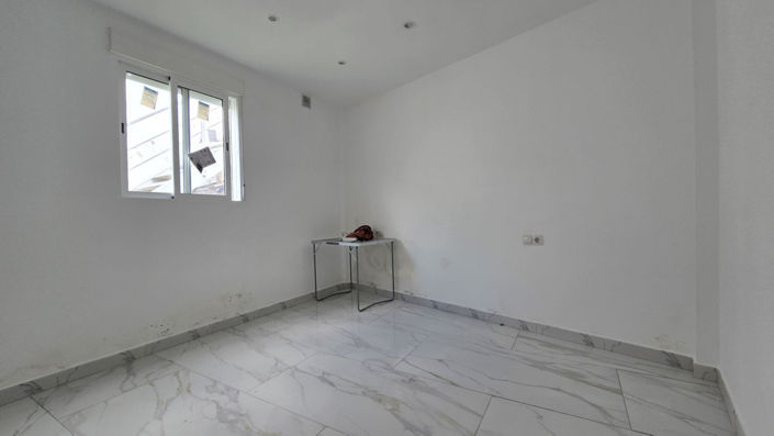 Image No.21-8 Bed Property for sale