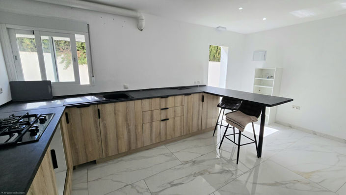 Image No.22-8 Bed Property for sale