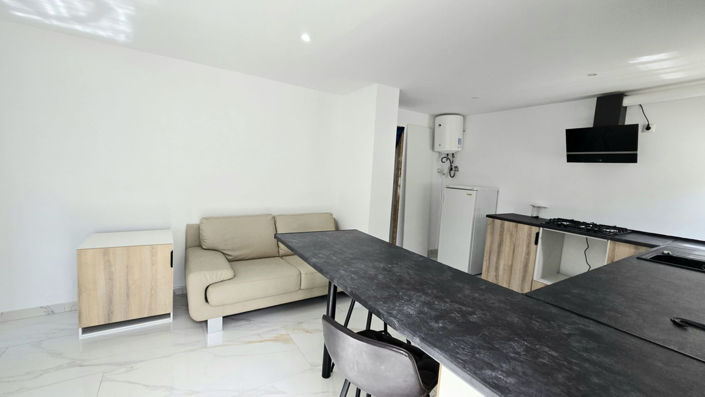 Image No.23-8 Bed Property for sale