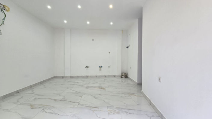 Image No.24-8 Bed Property for sale