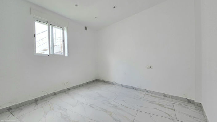 Image No.25-8 Bed Property for sale