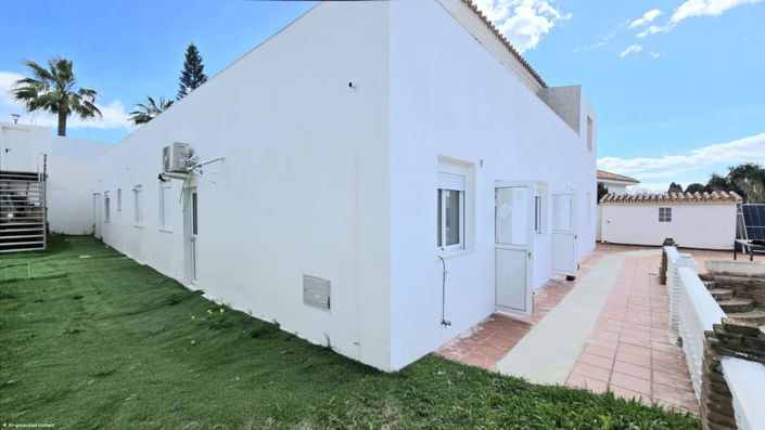 Image No.30-8 Bed Property for sale