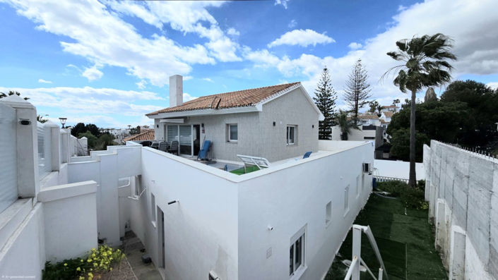 Image No.32-8 Bed Property for sale