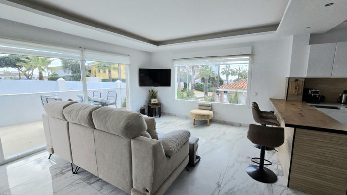 Image No.4-8 Bed Property for sale