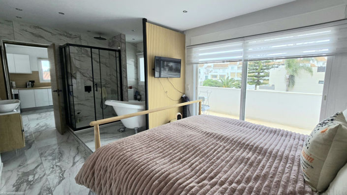 Image No.6-8 Bed Property for sale