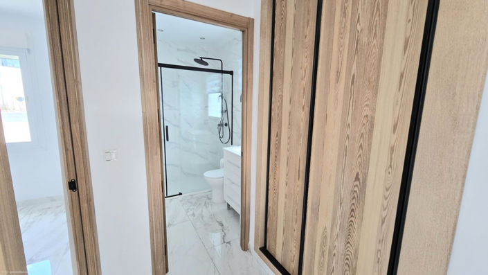 Image No.7-8 Bed Property for sale