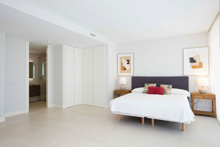 Image No.13-3 Bed Property for sale