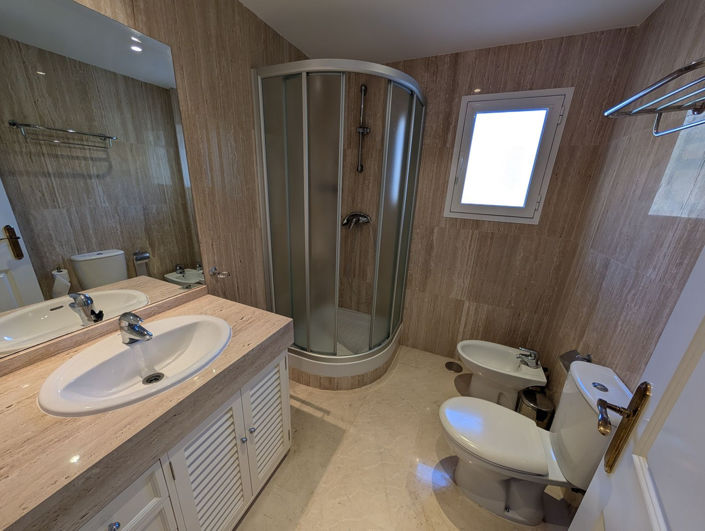 Image No.23-3 Bed Property for sale