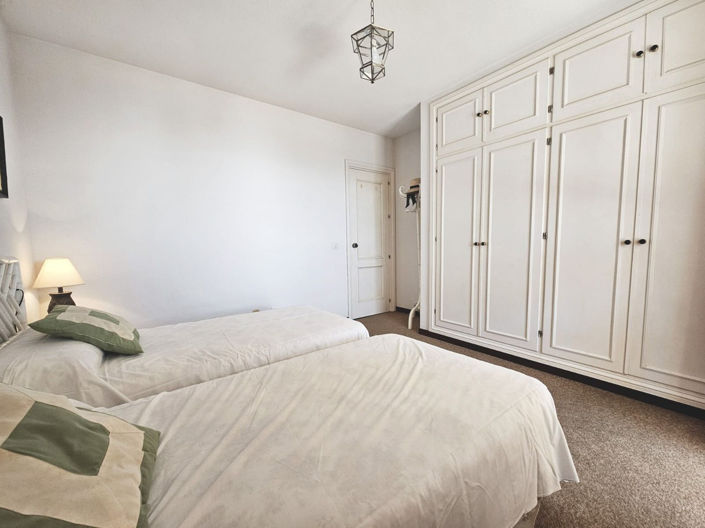 Image No.12-2 Bed Property for sale