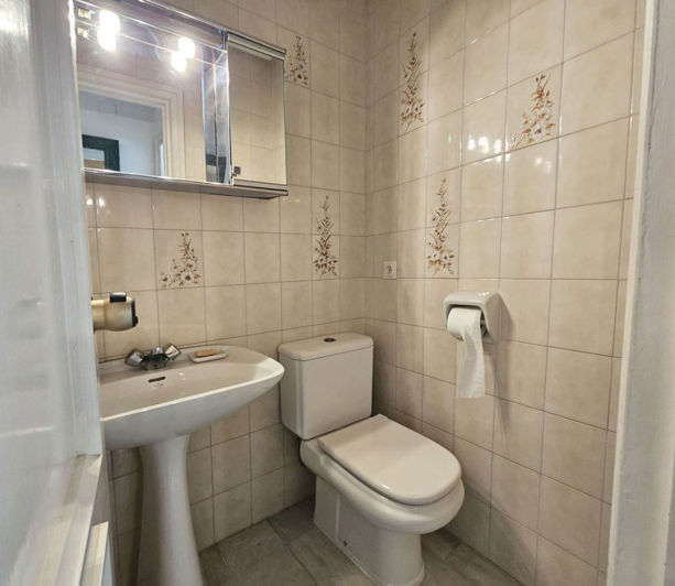 Image No.13-2 Bed Property for sale